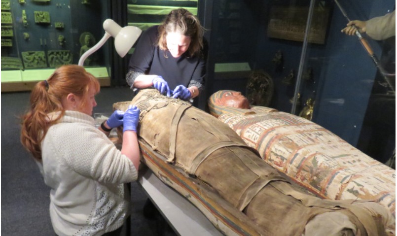 Hannah and Caroline conserving mummy