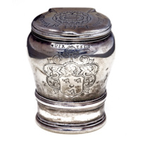 Snuff mull. Small silver box, with a bulbous tub shape. The lid is engraved with a rose and the inscription William Forbes of Blacktoun, the body engraved with a coat of arms with three horse heads and a crescent moon on it, a knight&#039;s helmet with a tree on top, all surrounded by foliage. Above is the inscription EUIR ESCO.